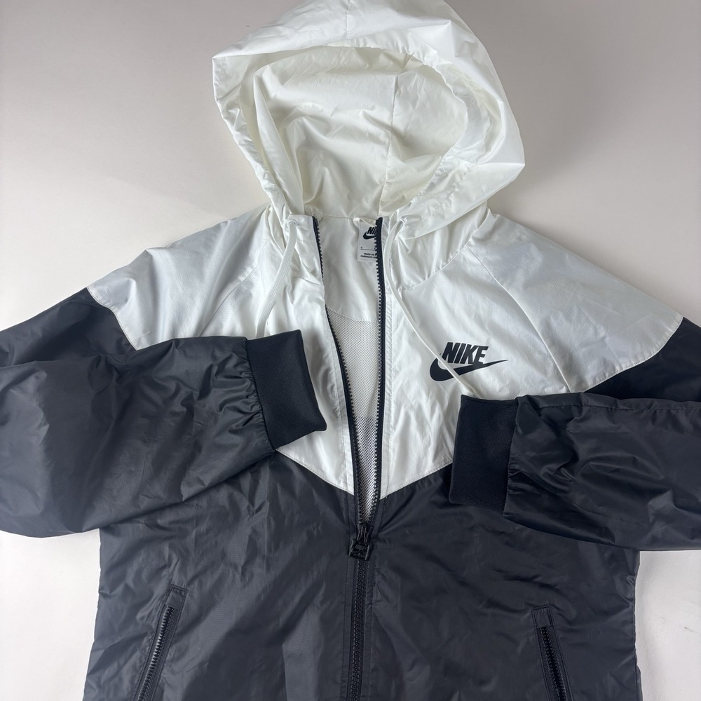 Woman's Small Nike Sportswear Windrunner Black White Jacket
